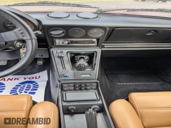 1988 Alfa Romeo Spider z VIN ZARBC5767J1056025, wystawiony jako Copart lot #58116455 z przebiegiem 78 443 mil mil oraz Czysty tytuł • Clean title. Historia ofert i sprzedaży dostępna na DreamBid. Obrazek 9.