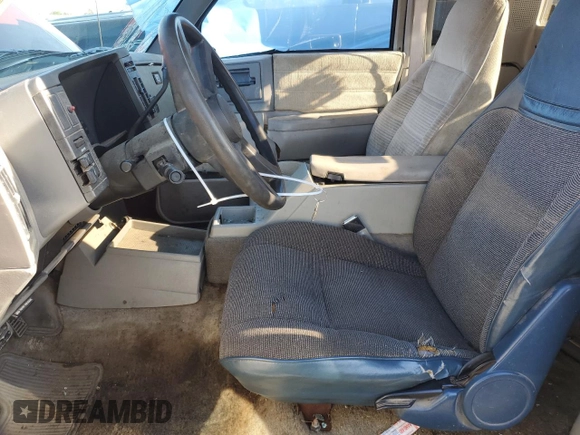1993 GMC Sonoma z VIN 1GTCS19ZXP8503223, wystawiony jako Copart lot #86344214 z przebiegiem 175 849 mil mil oraz Szkody całkowita. Historia ofert i sprzedaży dostępna na DreamBid. Obrazek 7.