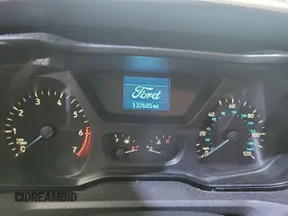 2018 Ford Transit z VIN 1FTYR1YG9JKA80761, wystawiony jako IAAI lot #42859226 z przebiegiem 132 605 mil mil oraz . Historia ofert i sprzedaży dostępna na DreamBid. Obrazek 6.