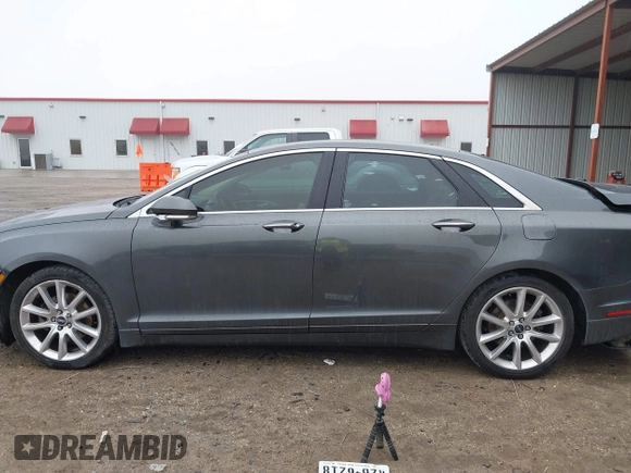 2015 Lincoln MKZ z VIN 3LN6L2G99FR604894, wystawiony jako IAAI lot #41433264 z przebiegiem 262 472 mil mil oraz . Historia ofert i sprzedaży dostępna na DreamBid. Obrazek 15.