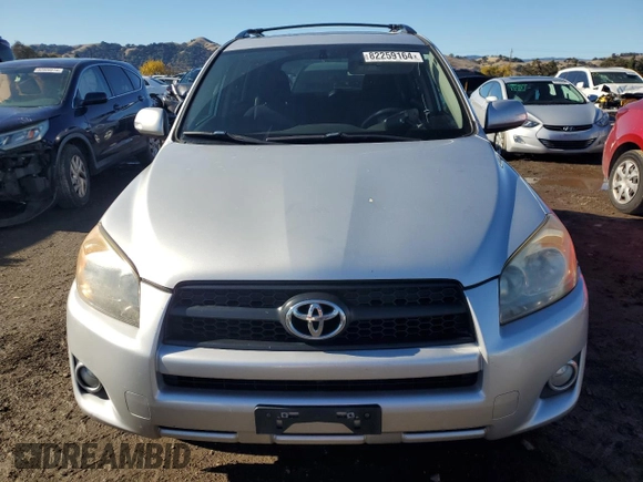 2011 Toyota RAV4 Sport z VIN JTMRF4DV5B5037697, wystawiony jako Copart lot #82259164 z przebiegiem 99 215 mil mil oraz Szkoda całkowita • Salvage title. Historia ofert i sprzedaży dostępna na DreamBid. Obrazek 5.