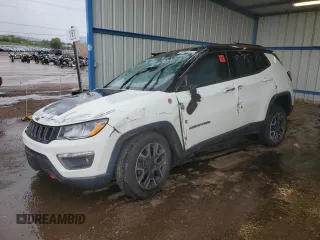 2019 Jeep Compass Trailhawk z VIN 3C4NJDDB3KT671061, wystawiony jako Copart lot #57349315 z przebiegiem Nie podano mil oraz Szkoda całkowita • Salvage title. Historia ofert i sprzedaży dostępna na DreamBid. Obrazek 1.