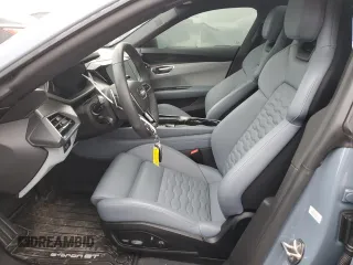 2022 Audi e-tron GT Prestige z VIN WAUEJBFW2N7006629, wystawiony jako Copart lot #45069554 z przebiegiem 8341 mil mil oraz . Historia ofert i sprzedaży dostępna na DreamBid. Obrazek 7.