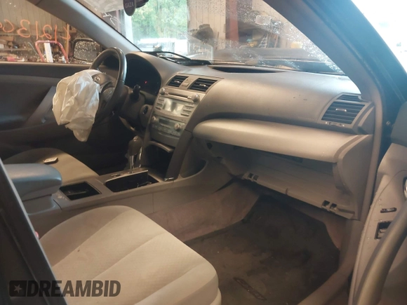2007 Toyota Camry z VIN JTNBB46K573017707, wystawiony jako IAAI lot #42230423 z przebiegiem 140 843 mil mil oraz . Historia ofert i sprzedaży dostępna na DreamBid. Obrazek 5.