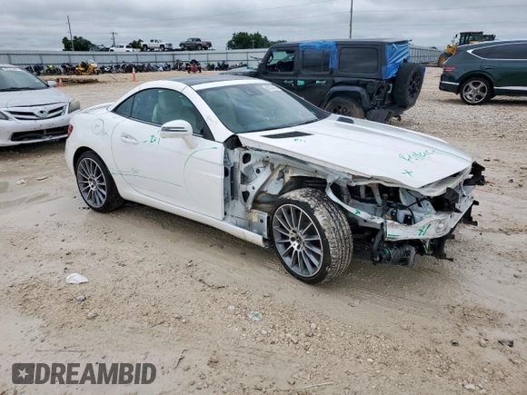 2018 Mercedes-Benz SLC 300 с VIN WDDPK3JA4JF147055, выставлен на аукционе Copart как лот 60734165 с пробегом 67 769 миль миль и Списание • Salvage title. История ставок и продаж доступна на DreamBid. Изображение 4.