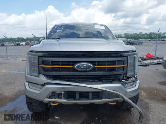 2023 Ford F-150 XL z VIN 1FTEW1E83PFB26367, wystawiony jako IAAI lot #42067676 z przebiegiem 32 068 mil mil oraz . Historia ofert i sprzedaży dostępna na DreamBid. Obrazek 12.