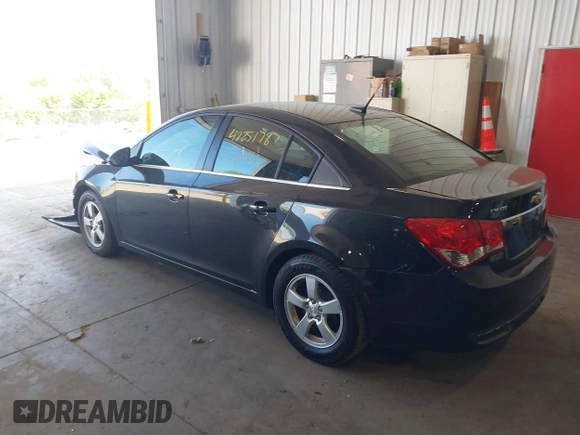 2014 Chevrolet Cruze 1LT z VIN 1G1PC5SB0E7383723, wystawiony jako IAAI lot #42251787 z przebiegiem 129 366 mil mil oraz . Historia ofert i sprzedaży dostępna na DreamBid. Obrazek 3.