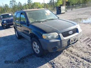 2006 Ford Escape XLT with VIN 1FMYU931X6KB46219, listed as a IAAI auction lot 41976763 with 155,824 mi miles. Bid and sale history available at carsss.com. Image 1.