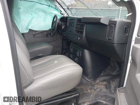 2019 GMC Savana Cargo z VIN 1GTW7AFG0K1187642, wystawiony jako IAAI lot #41505063 z przebiegiem 103 846 mil mil oraz . Historia ofert i sprzedaży dostępna na DreamBid. Obrazek 5.