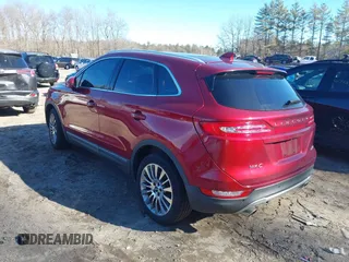 2015 Lincoln MKC z VIN 5LMTJ2AH1FUJ05103, wystawiony jako IAAI lot #41762024 z przebiegiem 58 275 mil mil oraz . Historia ofert i sprzedaży dostępna na DreamBid. Obrazek 3.