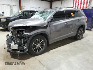 2018 Toyota Highlander SE z VIN 5TDJZRFH7JS533148, wystawiony jako Copart lot #86727374 z przebiegiem Nie podano mil oraz Szkoda całkowita • Salvage title. Historia ofert i sprzedaży dostępna na DreamBid. Obrazek 1.