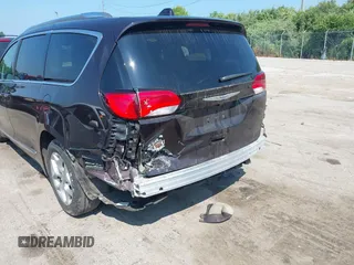 2018 Chrysler Pacifica Touring L Plus with VIN 2C4RC1EG2JR314847, listed as a IAAI auction lot 42716082 with 92,544 mi miles and . Bid and sale history available at DreamBid. Image 6.