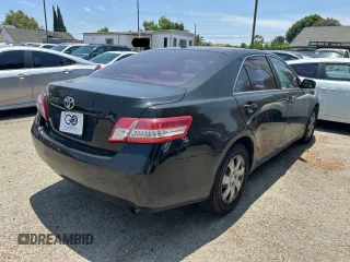 2010 Toyota Camry z VIN 4T1BF3EKXAU090976, wystawiony jako Copart lot #61294575 z przebiegiem 173 408 mil mil oraz Czysty tytuł • Clean title. Historia ofert i sprzedaży dostępna na DreamBid. Obrazek 4.