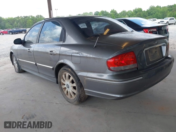 2004 Hyundai Sonata GLS with VIN KMHWF35H64A957365, listed as a IAAI auction lot 42150369 with 247,348 mi miles. Bid and sale history available at carsss.com. Image 3.