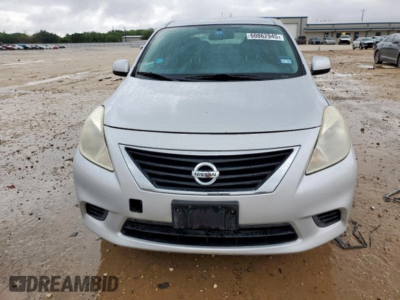 2012 Nissan Versa SV z VIN 3N1CN7AP3CL940595, wystawiony jako Copart lot #60862945 z przebiegiem 144 886 mil mil oraz Szkoda całkowita • Salvage title. Historia ofert i sprzedaży dostępna na DreamBid. Obrazek 5.