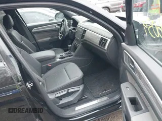 2023 Volkswagen Atlas SE z VIN 1V2HE2CA1PC210232, wystawiony jako IAAI lot #40966039 z przebiegiem 4 064 mil mil oraz . Historia ofert i sprzedaży dostępna na DreamBid. Obrazek 5.