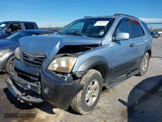 2008 Kia Sorento EX with VIN KNDJD736385772847, listed as a IAAI auction lot 41320746 with 161,942 mi miles. Bid and sale history available at carsss.com. Image 2.