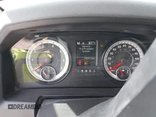 2017 Ram 1500 Express z VIN 1C6RR7KG1HS820322, wystawiony jako IAAI lot #42192578 z przebiegiem 155 574 mil mil oraz . Historia ofert i sprzedaży dostępna na DreamBid. Obrazek 7.