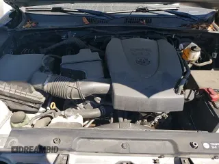 2018 Toyota Tacoma SR z VIN 5TFCZ5AN1JX141596, wystawiony jako Copart lot #62588755 z przebiegiem 110 281 mil mil oraz Szkoda całkowita • Salvage title. Historia ofert i sprzedaży dostępna na DreamBid. Obrazek 16.