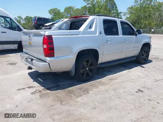 2013 Chevrolet Avalanche LTZ with VIN 3GNTKGE71DG159947, listed as a IAAI auction lot 42040745 with 155,226 mi miles. Bid and sale history available at carsss.com. Image 4.
