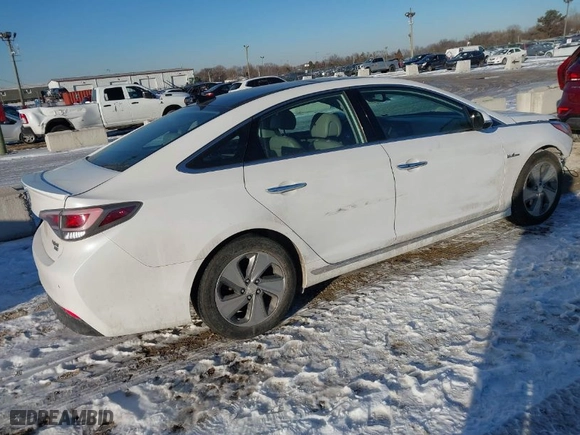 2016 Hyundai Sonata Hybrid Limited with VIN KMHE34L19GA020739, listed as a IAAI auction lot 41649497 with 217,744 mi miles. Bid and sale history available at carsss.com. Image 4.