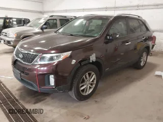 2014 Kia Sorento LX with VIN 5XYKTCA60EG450964, listed as a IAAI auction lot 42039186 with 191,426 mi miles and . Bid and sale history available at carsss.com. Image 2.