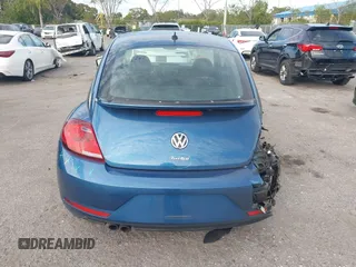 2018 Volkswagen Beetle S z VIN 3VWFD7AT5JM710121, wystawiony jako IAAI lot #41264655 z przebiegiem 37 871 mil mil oraz . Historia ofert i sprzedaży dostępna na DreamBid. Obrazek 16.