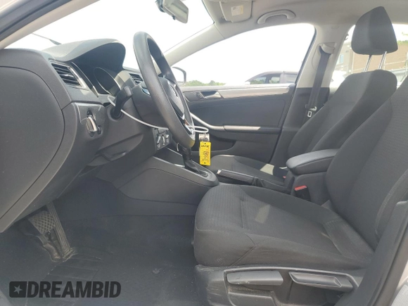 2015 Volkswagen Jetta SE z VIN 3VWD17AJ4FM417218, wystawiony jako Copart lot #61001125 z przebiegiem 84 159 mil mil oraz Szkoda całkowita • Salvage title. Historia ofert i sprzedaży dostępna na DreamBid. Obrazek 7.