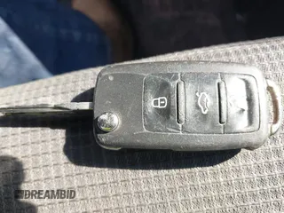 2013 Volkswagen Golf w/Conv & Sunroof с VIN WVWDB7AJ3DW131454, выставлен на аукционе IAAI как лот 41844393 с пробегом 174 704 миль миль и . История ставок и продаж доступна на DreamBid. Изображение 11.