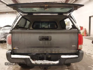 2020 Toyota Tacoma SR5 z VIN 5TFDZ5BN5LX049669, wystawiony jako IAAI lot #41172088 z przebiegiem 80 559 mil mil oraz . Historia ofert i sprzedaży dostępna na DreamBid. Obrazek 15.