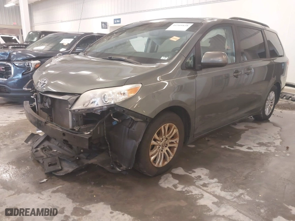 2014 Toyota Sienna XLE with VIN 5TDYK3DC2ES476581, listed as a IAAI auction lot 41509838 with 150,449 mi miles. Bid and sale history available at carsss.com. Image 20.