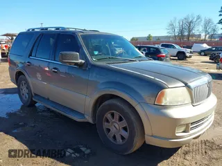 2006 Lincoln Navigator Luxury with VIN 5LMFU27596LJ14686, listed as a IAAI auction lot 41630251 with 243,245 mi miles. Bid and sale history available at carsss.com. Image 1.