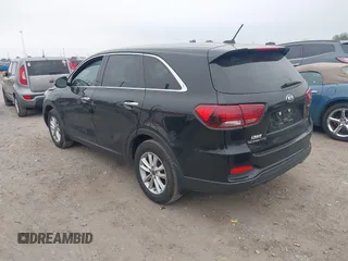 2019 Kia Sorento LX with VIN 5XYPG4A34KG579484, listed as a IAAI auction lot 40971250 with 142,327 mi miles. Bid and sale history available at carsss.com. Image 3.