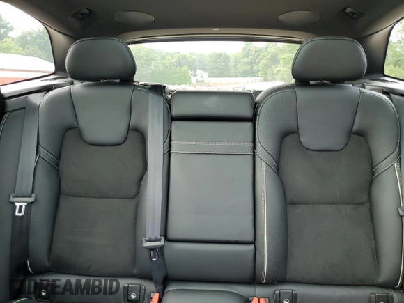 2019 Volvo XC60 R-Design z VIN LYVA22RM9KB233381, wystawiony jako Copart lot #67698424 z przebiegiem 66 835 mil mil oraz Szkoda całkowita • Salvage title. Historia ofert i sprzedaży dostępna na DreamBid. Obrazek 10.