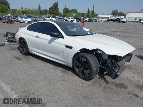 2013 BMW M6 z VIN WBSLX9C52DD159906, wystawiony jako IAAI lot #42095042 z przebiegiem 105 463 mil mil oraz . Historia ofert i sprzedaży dostępna na DreamBid. Obrazek 1.
