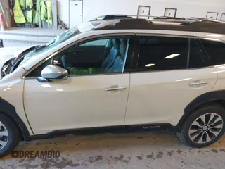 2025 Subaru Outback Touring XT with VIN 4S4BTGPD0S3223833, listed as a IAAI auction lot 41850418 with 277 mi miles and . Bid and sale history available at DreamBid. Image 14.