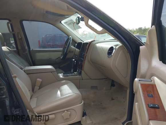 2007 Ford Explorer Eddie Bauer z VIN 1FMEU64E67UA69096, wystawiony jako IAAI lot #42078924 z przebiegiem 220 319 mil mil oraz . Historia ofert i sprzedaży dostępna na DreamBid. Obrazek 5.