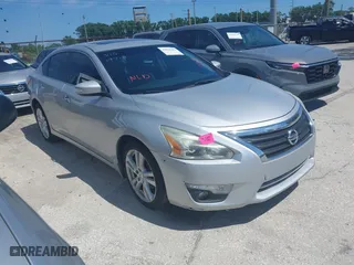 2013 Nissan Altima 3.5 SL with VIN 1N4BL3AP5DC197111, listed as a IAAI auction lot 41824202 with 118,406 mi miles. Bid and sale history available at carsss.com. Image 1.
