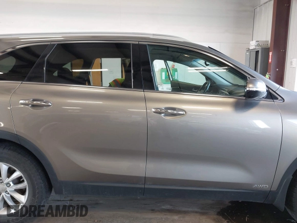 2016 Kia Sorento LX with VIN 5XYPGDA33GG047263, listed as a IAAI auction lot 41772680 with 146,683 mi miles. Bid and sale history available at carsss.com. Image 13.