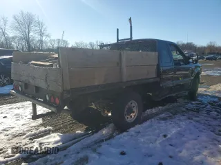 2001 Ford Super Duty F-250 XL with VIN 1FTNX21L31ED75892, listed as a Copart auction lot 89379615 with 299,874 mi miles and Salvage Title. Bid and sale history available at carsss.com. Image 3.