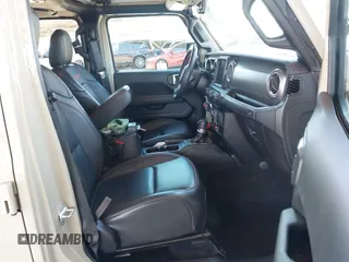 2022 Jeep Gladiator Rubicon with VIN 1C6JJTBG2NL164117, listed as a IAAI auction lot 42450350 with 22,326 mi miles and . Bid and sale history available at DreamBid. Image 5.