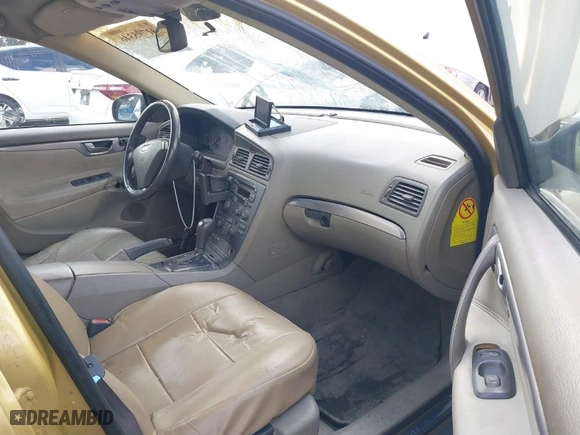 2001 Volvo S60 with VIN YV1RS53D112026586, listed as a IAAI auction lot 41795346 with 206,927 mi miles. Bid and sale history available at carsss.com. Image 5.