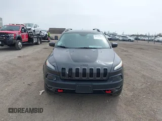 2016 Jeep Cherokee Trailhawk z VIN 1C4PJMBS4GW167650, wystawiony jako IAAI lot #41936549 z przebiegiem 218 000 mil mil oraz . Historia ofert i sprzedaży dostępna na DreamBid. Obrazek 12.