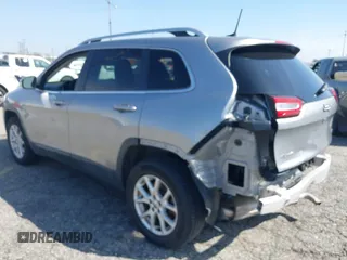 2016 Jeep Cherokee Latitude z VIN 1C4PJMCS5GW243746, wystawiony jako IAAI lot #41346904 z przebiegiem 98 616 mil mil oraz . Historia ofert i sprzedaży dostępna na DreamBid. Obrazek 3.