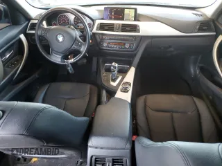2013 BMW 3 Series 320i xDrive с VIN WBA3C3C50DF982044, выставлен на аукционе Copart как лот 57412795 с пробегом 136 085 миль миль и Списание • Salvage title. История ставок и продаж доступна на DreamBid. Изображение 8.