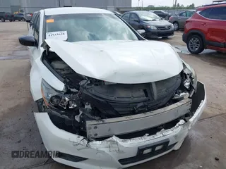 2018 Nissan Altima SR with VIN 1N4AL3AP3JC290863, listed as a IAAI auction lot 41933628 with 121,771 mi miles and . Bid and sale history available at carsss.com. Image 6.