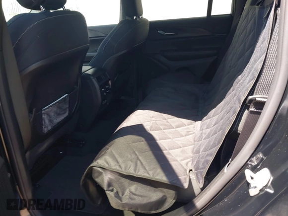 2024 Jeep Grand Cherokee Laredo z VIN 1C4RJHAGXRC252560, wystawiony jako IAAI lot #42071868 z przebiegiem 11 991 mil mil oraz . Historia ofert i sprzedaży dostępna na DreamBid. Obrazek 8.