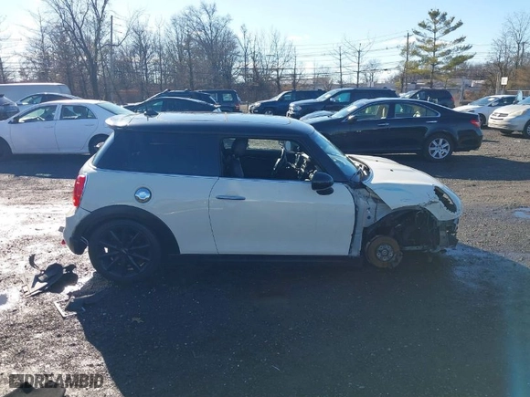 2015 MINI Cooper Hardtop S with VIN WMWXP7C5XFT740279, listed as a IAAI auction lot 41212007 with NaN miles. Bid and sale history available at carsss.com. Image 14.