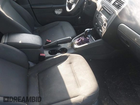 2015 Volkswagen Jetta SE with VIN 3VWD17AJ9FM342127, listed as a IAAI auction lot 42462511 with 152,774 mi miles and . Bid and sale history available at DreamBid. Image 5.