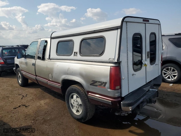 1998 GMC Sierra Classic 1500 with VIN 1GTEK19R1WR517657, listed as a Copart auction lot 70489784 with 341124 miles and Salvage Title. Bid and sale history available at carsss.com. Image 2.